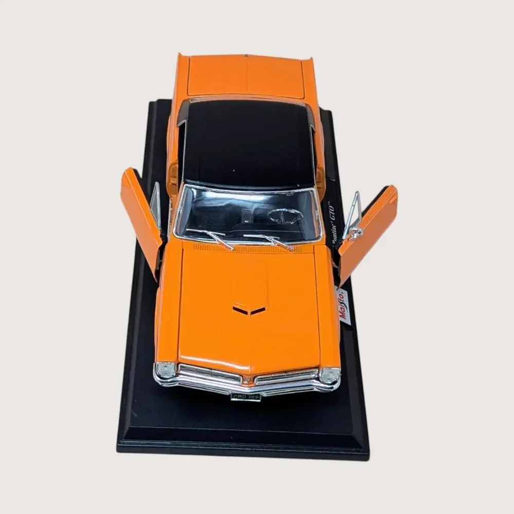 Maisto 1/18 1965 Pontiac GTO Special Edition Die Cast Car Orange